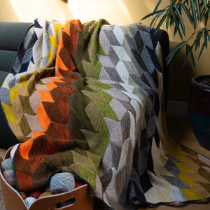 HVAMMSVÍK BLANKET - EARTHY PARALLELOGRAMS