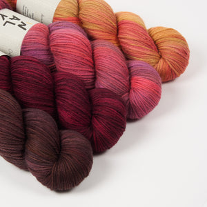 WESTKNITS KIT - CLARET GLOW